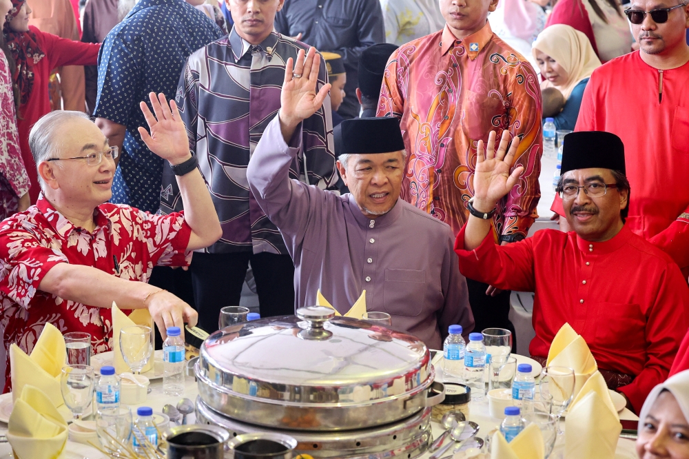 Deputy Prime Minister who is also Umno President Datuk Seri Dr Ahmad Zahid Hamidi (centre) with Titiwangsa Member of Parliament Datuk Seri Johari Abdul Ghani (right) and MCA President Datuk Seri Dr Wee Ka Siong (left) attending the Federal Territories Aidilfitri event at Dataran Pintu Gerbang Kampung Baru, Kuala Lumpur, May 7, 2023. — Bernama pic