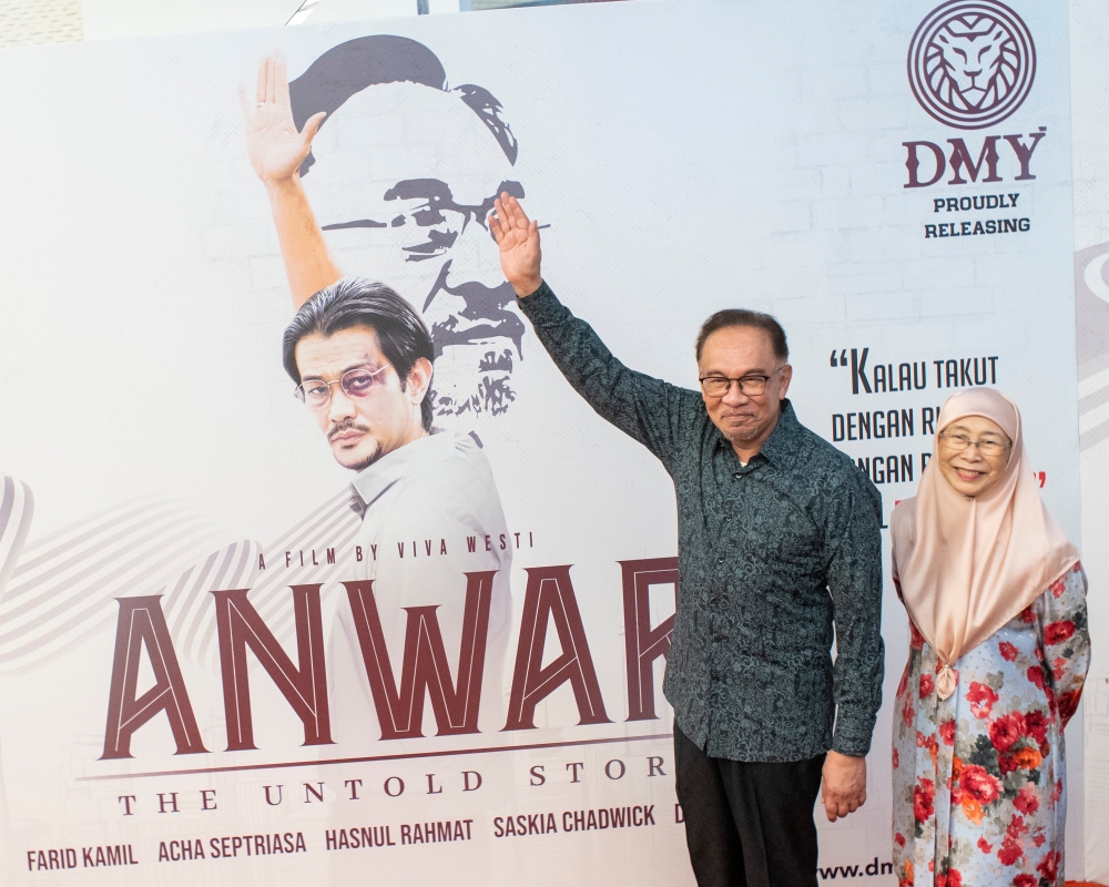 Perdana Menteri menghadiri pemutaran perdana ‘Anwar, The Untold Story’