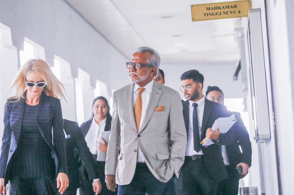 Lawyer Tan Sri Muhammad Shafee Abdullah (right) arrives at the Kuala Lumpur Court Complex May 9, 2023. — Photo by Hari Anggara