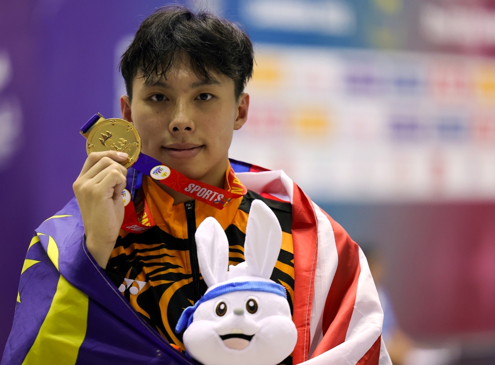 The swim team finally notched their first gold through Khiew Hoe Yean’s win after four days of competition at the Morodok Techo National Aquatic Centre in Phnom Penh May 9, 2023. ― Bernama pic