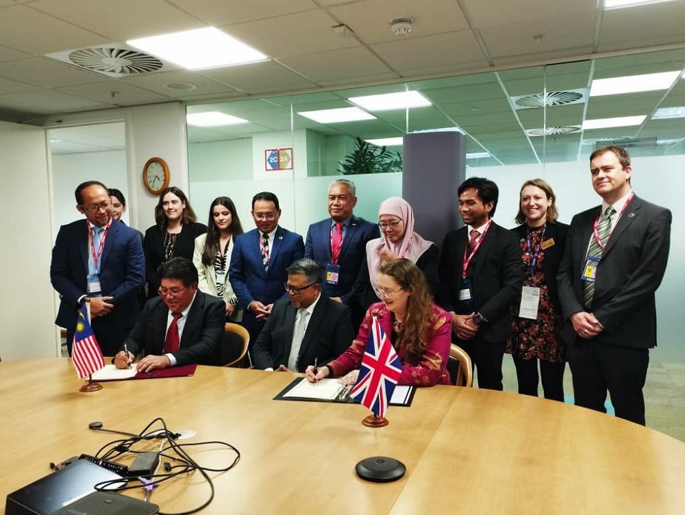 MoHE secretary-general Datuk Seri Abdul Razak Jaafar (seated left) and Susan Acland Hood from the UK Department for Education (seated right) signing the MoU May 10, 2023. 