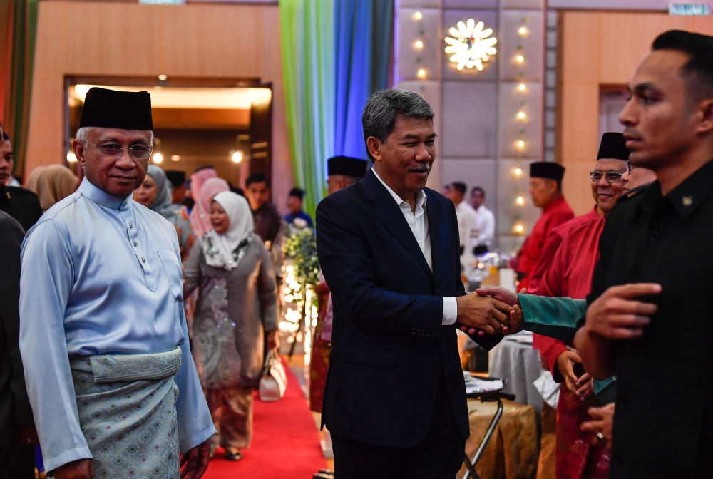Defence Minister Datuk Seri Mohamad Hasan (centre) and Malaysian Armed Forces (ATM) chief Gen Tan Sri Affendi Buang (left) are seen at ATM’s Hari Raya Aidilfitri open house at Wisma Perwira ATM in Kuala Lumpur May 10, 2023. — Bernama pic
