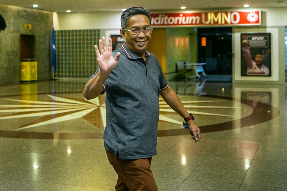 Umno supreme council member Datuk Seri Jalaluddin Alias  arrives at the WTC Kuala Lumpur November 19, 2022. — Picture by Hari Anggara