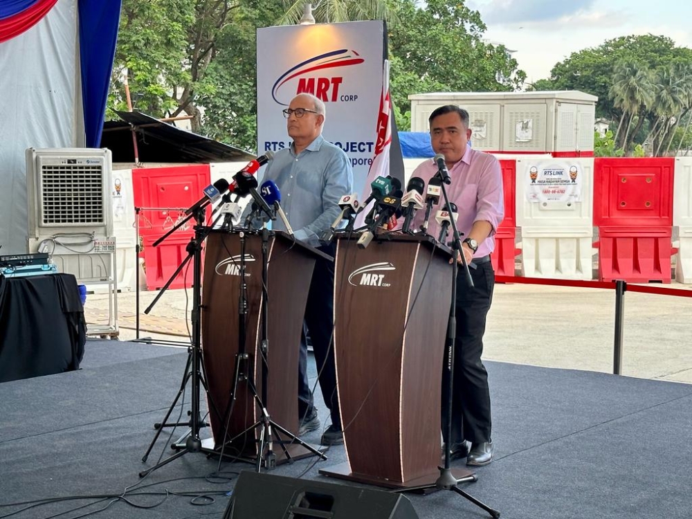 Transport Minister Anthony Loke (left) and Singaporean counterpart S. Iswaran hold a press conference in Stulang Laut, Johor Baru May 11, 2023. — Picture courtesy of the Johor Royal Press Office