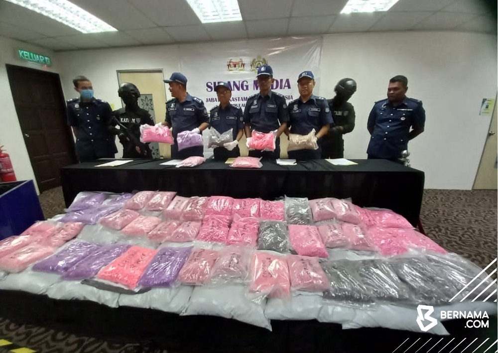 The Royal Malaysian Customs Department seized 1,063.206 kilogrammes (kg) of ecstasy pills worth over RM78 million from a container that was brought in from Europe at the North Butterworth Container Terminal. — Picture via Twitter/Bernama