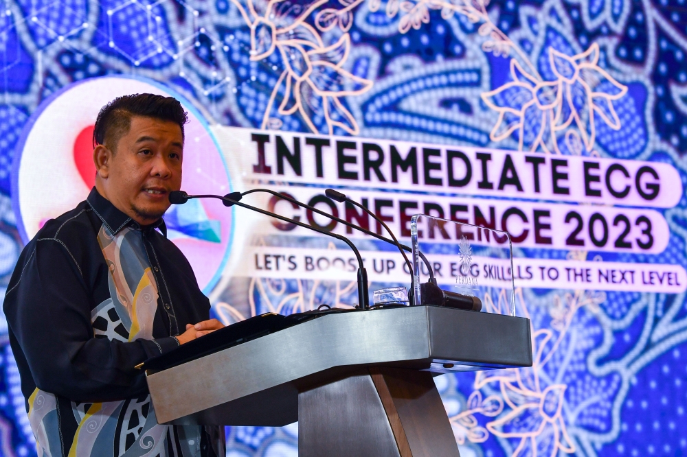 Deputy Health Minister Lukanisman Awang Suani delivers a speech while officiating the 4th Intermediate Electrocardiogram Conference 2023, organised by Raja Perempuan Zainab II Hospital (HRPZ II) and Universiti Sains Malaysia Hospital (HUSM) in Kubang Kerian, Kota Baru May 13, 2023. — Bernama pic