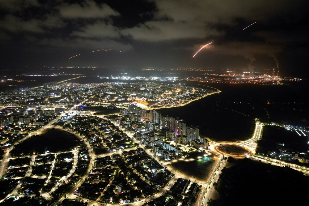 Even as the truce was being finalised, the two sides kept up firing, with air raid sirens sounding as far as Tel Aviv’s suburbs and Israel’s military announcing it had hit Islamic Jihad targets in response to rocket fire. — Reuters pic