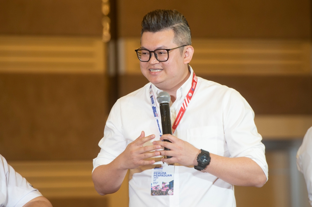Pakatan Harapan youth chief, Dr. Kelvin Yii Lee Wuen delivers his speech at the Unity Government National Convention at World Trade Centre in Kuala Lumpur 14 May 2023. — Picture by Shafwan Zaidon