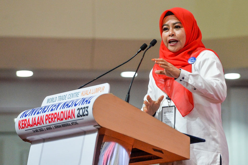 Umno Women chief Datuk Seri Noraini Ahmad today urged all component parties of the unity government to work together to return the ‘original spirit of Merdeka’ back to the country. — Picture by Miera Zulyana