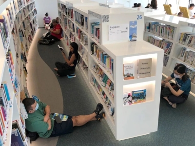 From sojourns at libraries to frolicking at the fountain, Singaporeans find ways to keep cool as temperature soars - Vimarsana News