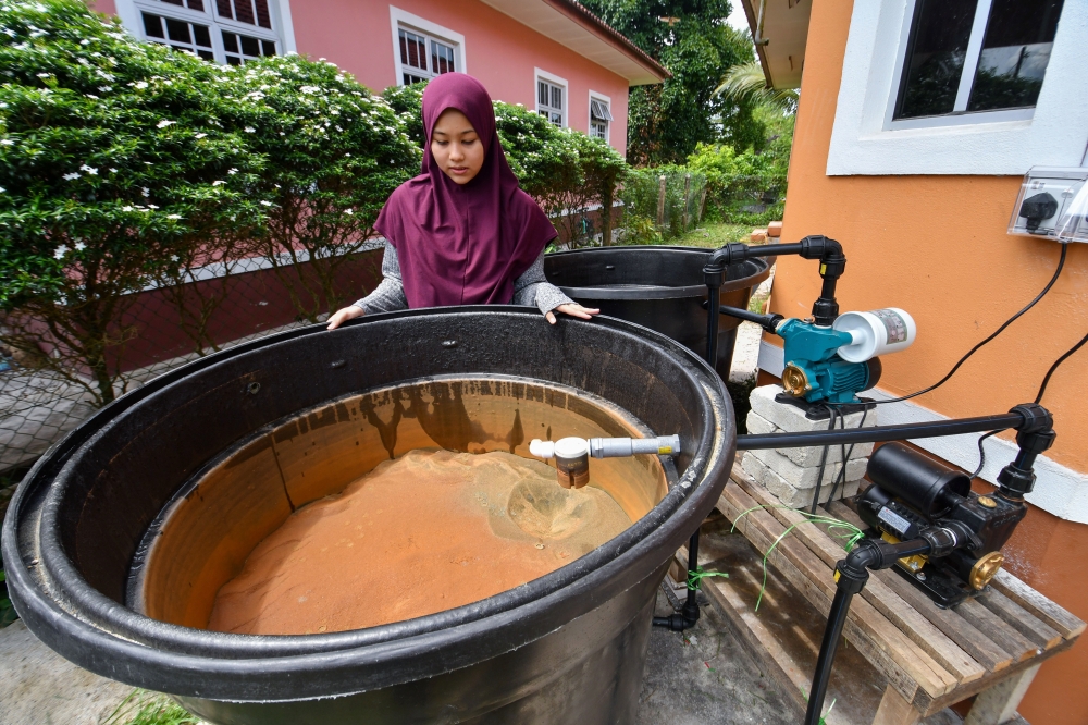 Resident Rafhanah Rau'ah Mohd Zawawi, 18, shows the tube well system at her home in Kampung Limbat, Kota Baru May 10, 2023. — Bernama pic