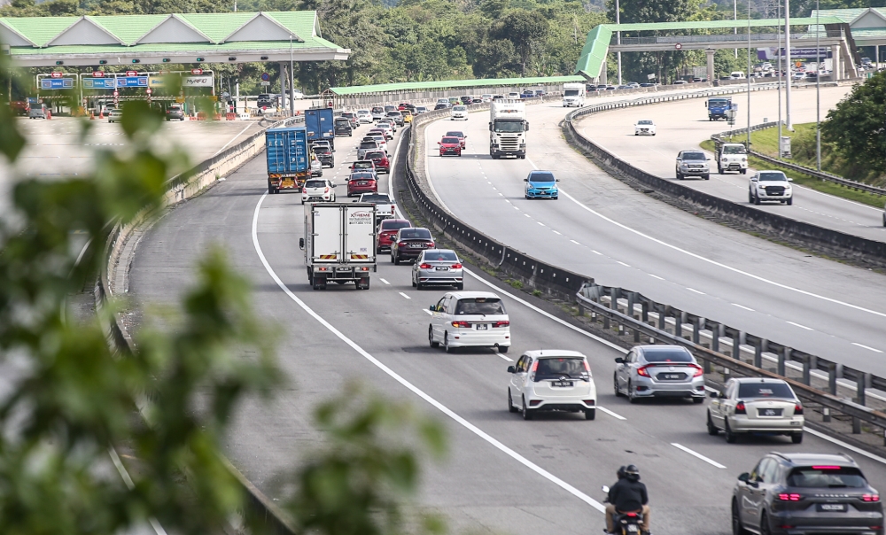 Four people were killed in an accident involving a lorry and a Proton Saga car at KM310.2 of the North-South Expressway southbound this morning. — File picture by Farhan Najib