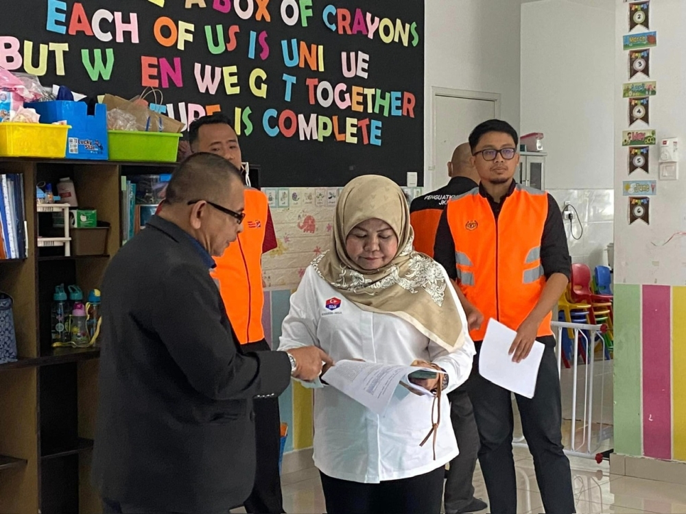 Johor Women, Family and Community Development Committee chairman Khairin-Nisa Ismail @ Md On (centre) being briefed on the closure order at the childcare centre in Mutiara Rini, Skudai in Johor Baru today. May 16, 2023. —  Picture by Johor Women, Family and Community Development Committee.