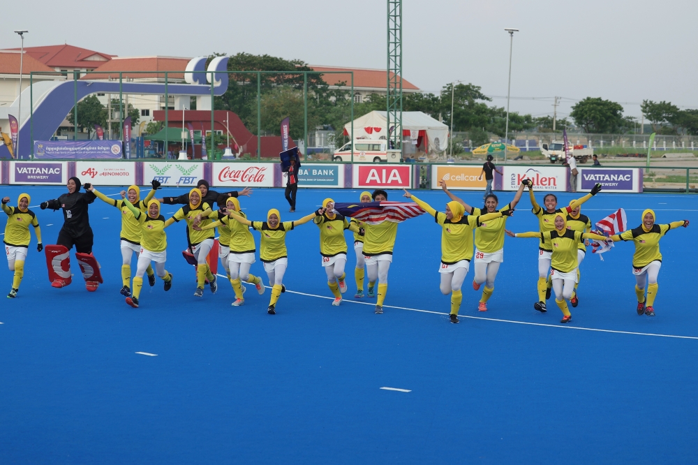 The gold won by the women’s hockey team was the fourth gold medal won by the Malaysian contingent today and the country’s 34th gold medal in the games on the penultimate day of the biennial games that draws down its curtain tomorrow. — Bernama pic