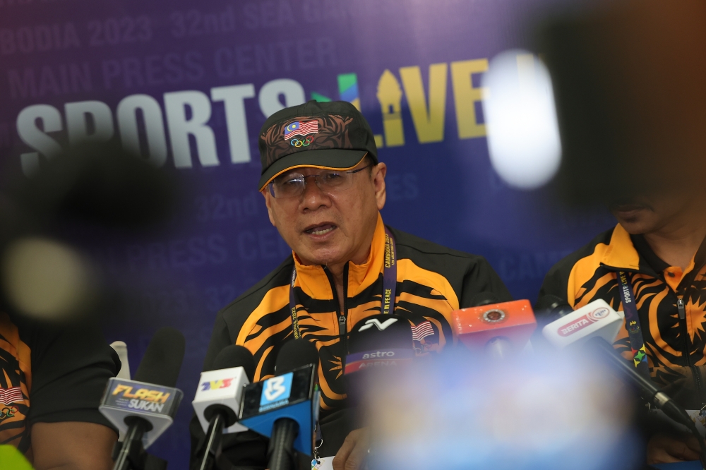 Malaysia’s Chef de mission (CDM) to the 2023 SEA Games Datuk Mohd Nasir Ali speaks during a press conference at the Morodok Techo National Stadiium, Phnom Penh May 17, 2023. — Bernama pic