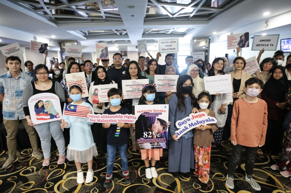Attendees pose for a picture during the launch of the Public Opinion Survey on #PindaPerkara14’ at TemuTamu Hall, Pusat Kreatif Kanak-Kanak Tuanku Bainun, Taman Tun Dr Ismail May 17, 2023. — Picture by Ahmad Zamzahuri