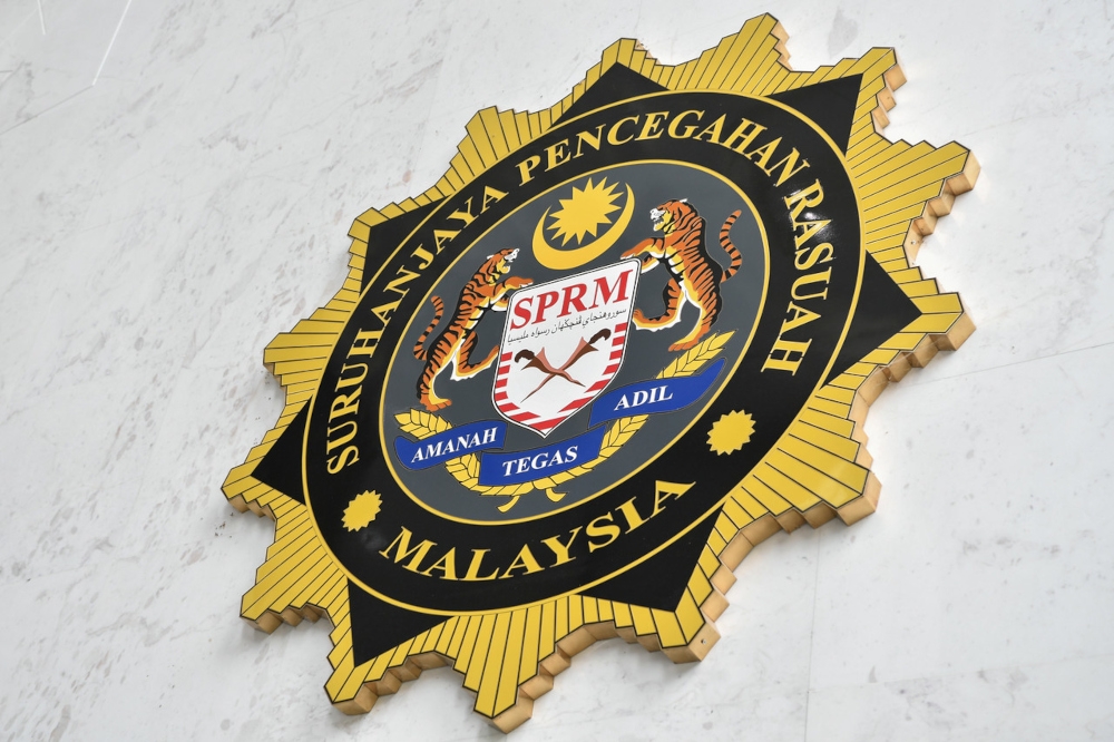 In a statement today, Socso said the arrest was to facilitate investigations into alleged corruption in the approval of claims for the Employment Incentive Programme under the National Economic Recovery Plan (Penjana). — Bernama pic