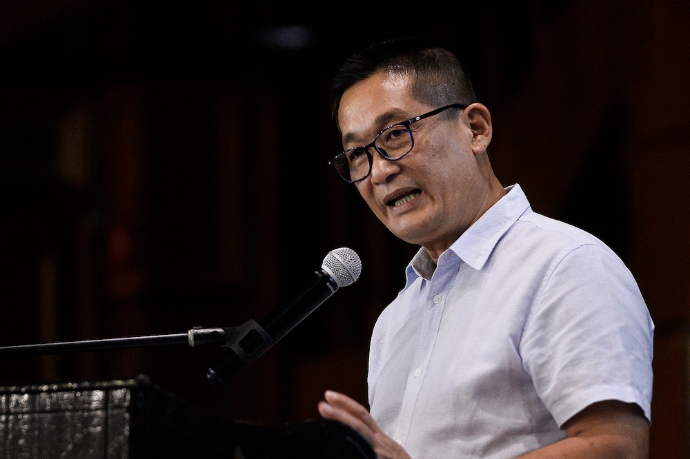 Batu Lintang State Assemblyman See Chee How today urged the Sarawak government to re-submit a nomination for Gunung Mulu National Park (GMNP) — which is already in the Unesco World Heritage Site list — to be recognised with a Universal Outstanding Value label. — Picture by Miera Zulyana