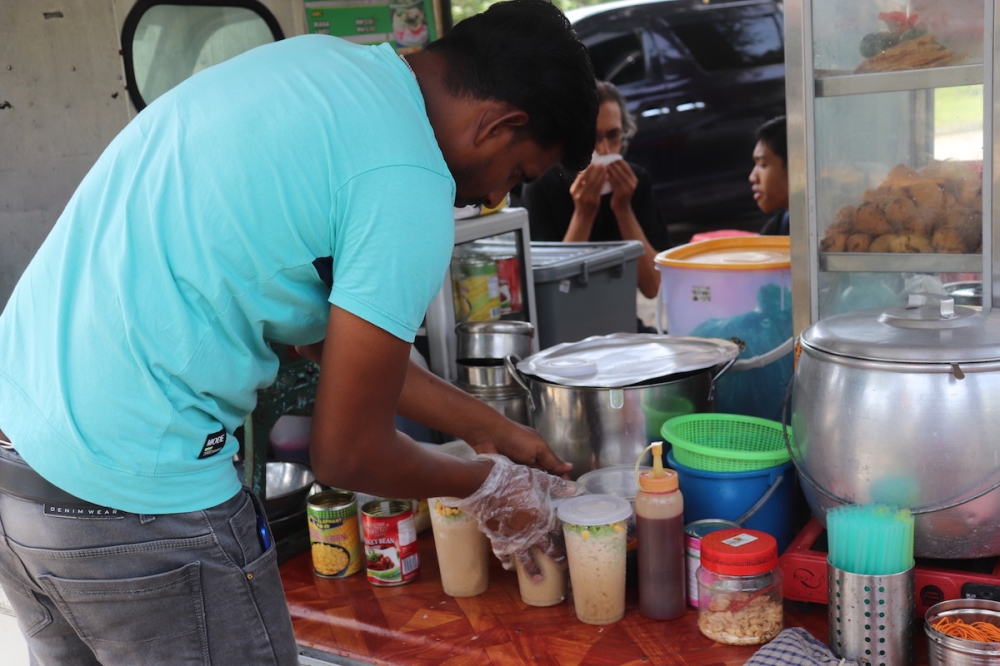 In Petaling Jaya, locals have been seeking cold treats like cendol from Ramakrishnan's My Cendol Station. May 18, 2023. — Picture by Shathana Kasinathan