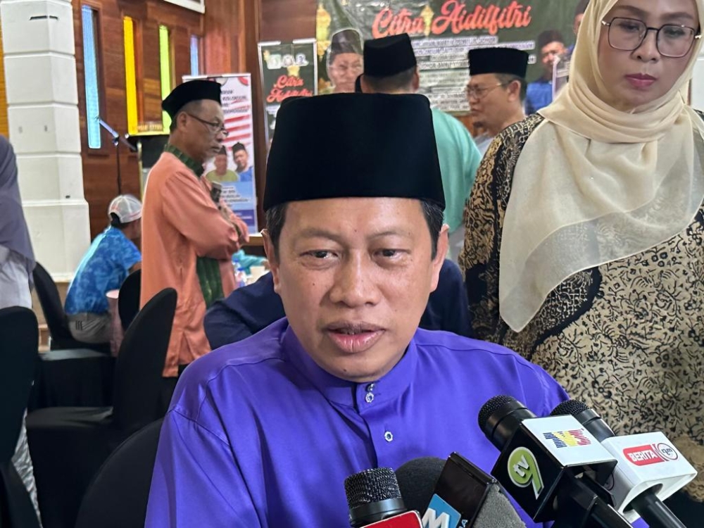 Datuk Seri Ahmad Maslan said those expelled from Umno or had their memberships revoked are free to join other political parties. — Picture by Ben Tan