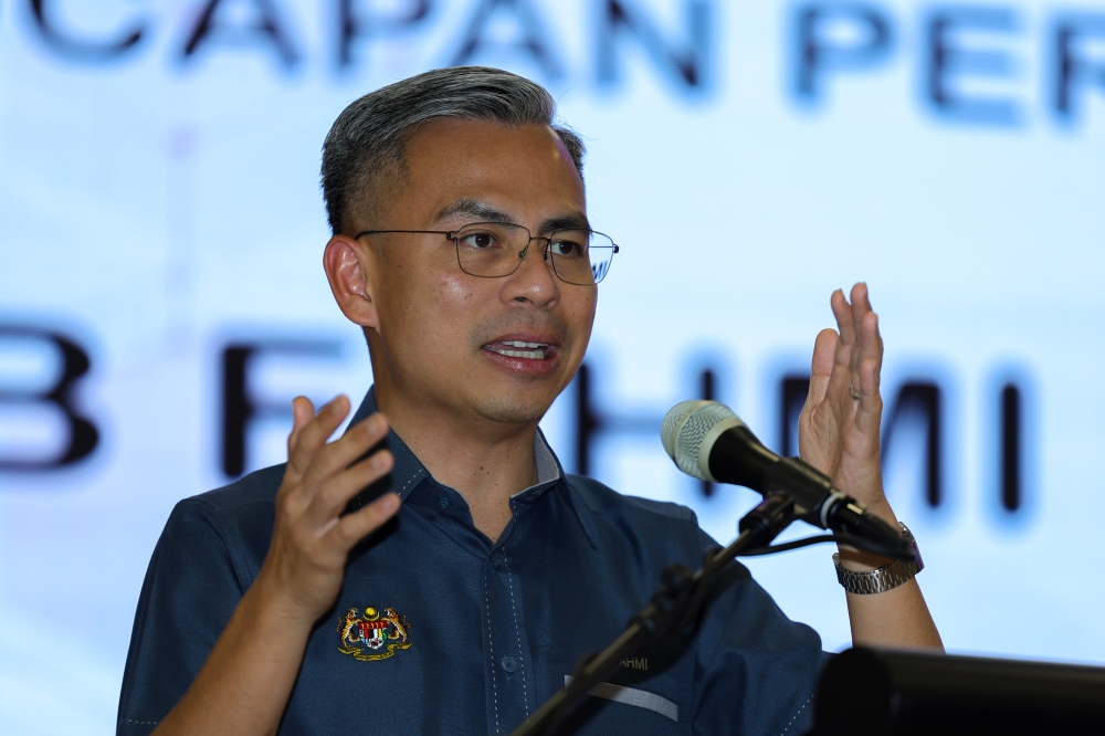 Communications and Digital Minister Fahmi Fadzil said his ministry will issue the instruction to MCMC within the next two weeks to discuss the issue that he termed ‘dish-less towers’. — Bernama pic