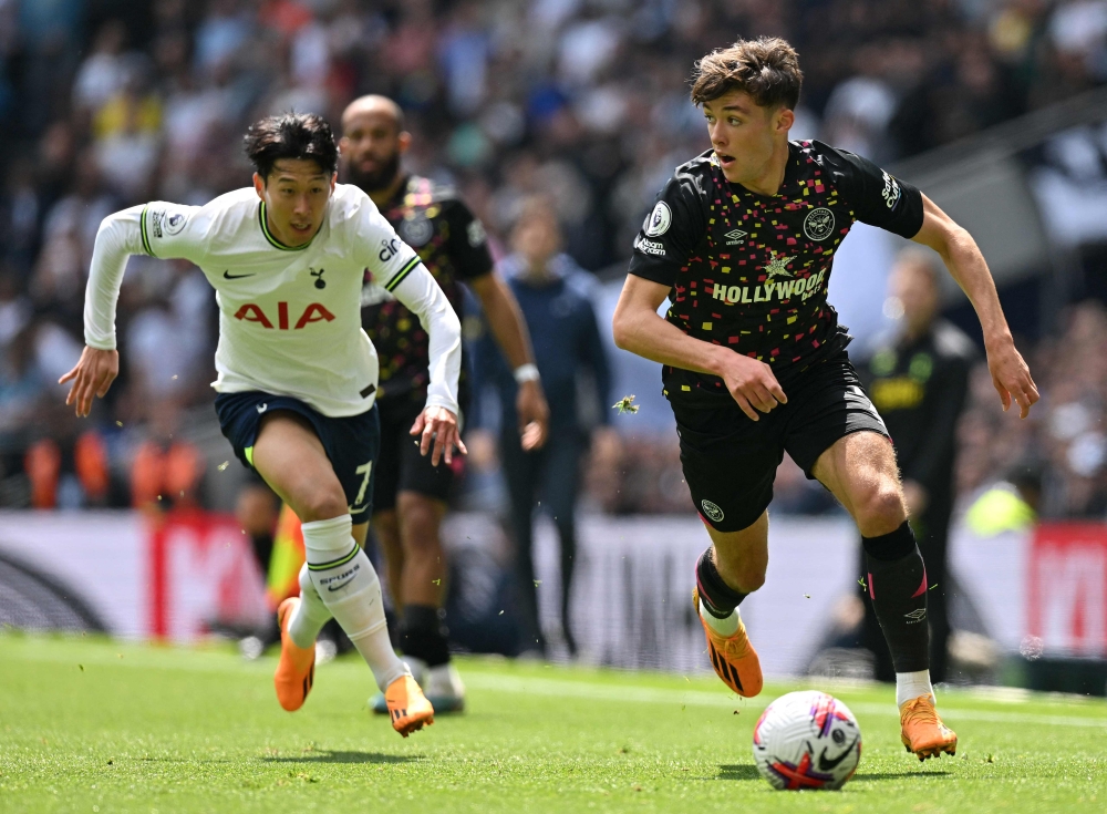 Tottenham Hotspur’s South Korean striker Son Heung-Min (left) chases Brentford’s Scottish defender Aaron Hickey during the English Premier League football match between Tottenham Hotspur and Brentford at Tottenham Hotspur Stadium in London, on May 20, 2023. ― AFP pic