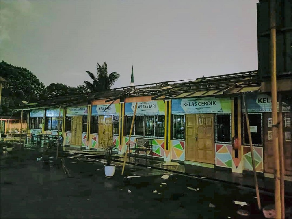 According to Works Minister Datuk Seri Alexander Nanta Linggi, the heavy thunderstorm in the national capital yesterday damaged 15 schools and military housing units. ― Picture via Facebook/Alexander Nanta Linggi