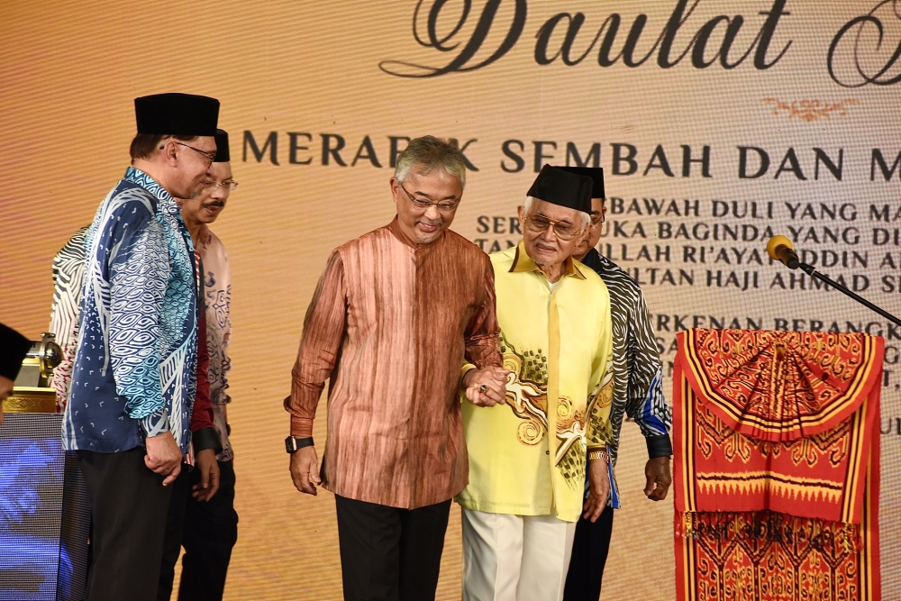 Yang di-Pertuan Agong (2nd right) with Sarawak Governor Tun Abdul Taib Mahmud at the launch of National Unity Week at the Kuching Waterfront in Kuching May 21, 2023. — Picture courtesy of Sarawak Information Dept