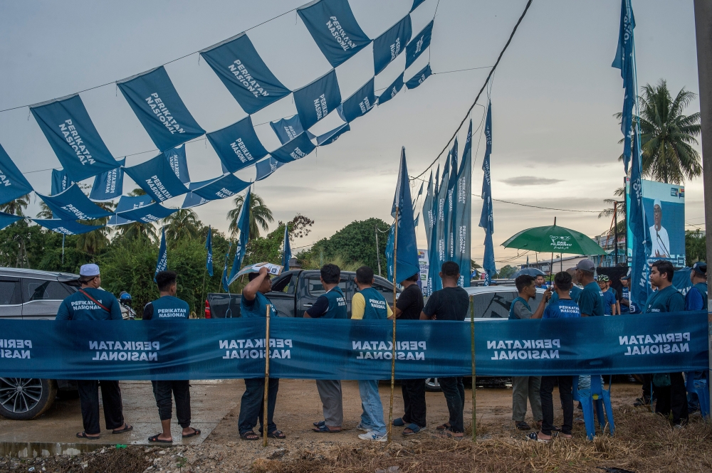 Johor Umno leaders and grassroots who are not on the same page as their party president Datuk Seri Ahmad Zahid Hamidi have been invited to use the Perikatan Nasional (PN) platform to continue the struggle to defend the interests of Islam and the future of Malays. — Picture by Shafwan Zaidon