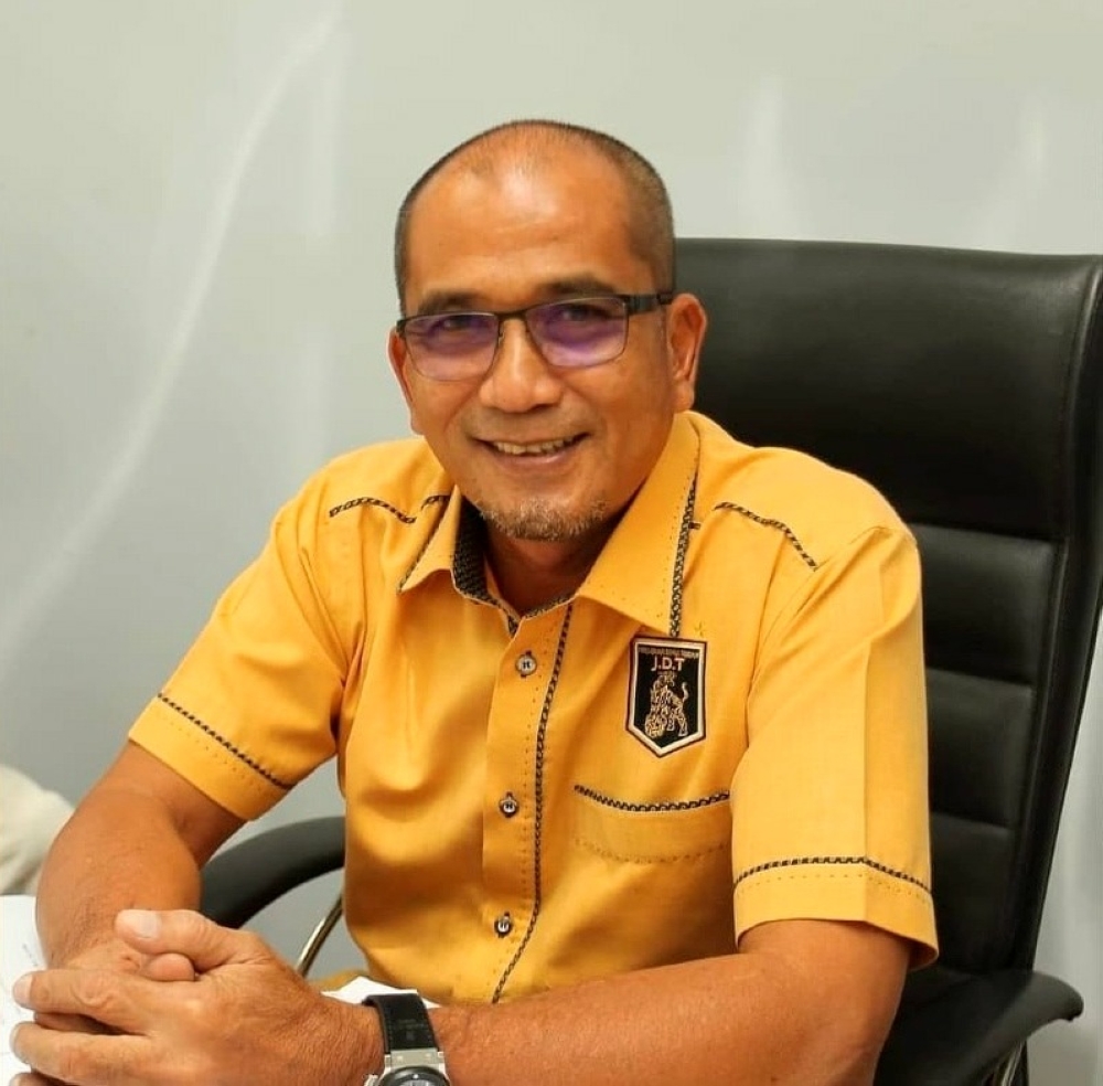 Johor Umno secretary Datuk Abdul Halim Suleiman said former ‘warlords' were inciting grassroots members to go against the party’s leadership regarding it’s position in the unity government, May 22, 2023. — Picture by Ben Tan