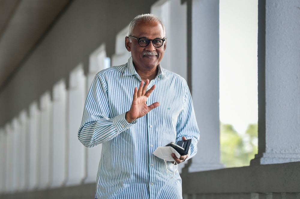 Former Klang MP Charles Anthony Santiago arrives at the High Court in Kuala Lumpur May 22, 2023. — Bernama pic