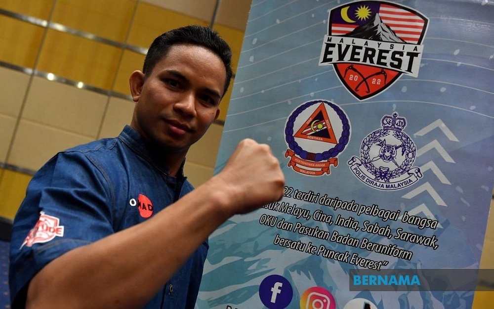Malaysia Everest 2023 climber Muhammad Hawari Hashim is feared to have gone missing while descending from Camp 4 after conquering the world’s highest peak. — Picture via Twitter/Bernama