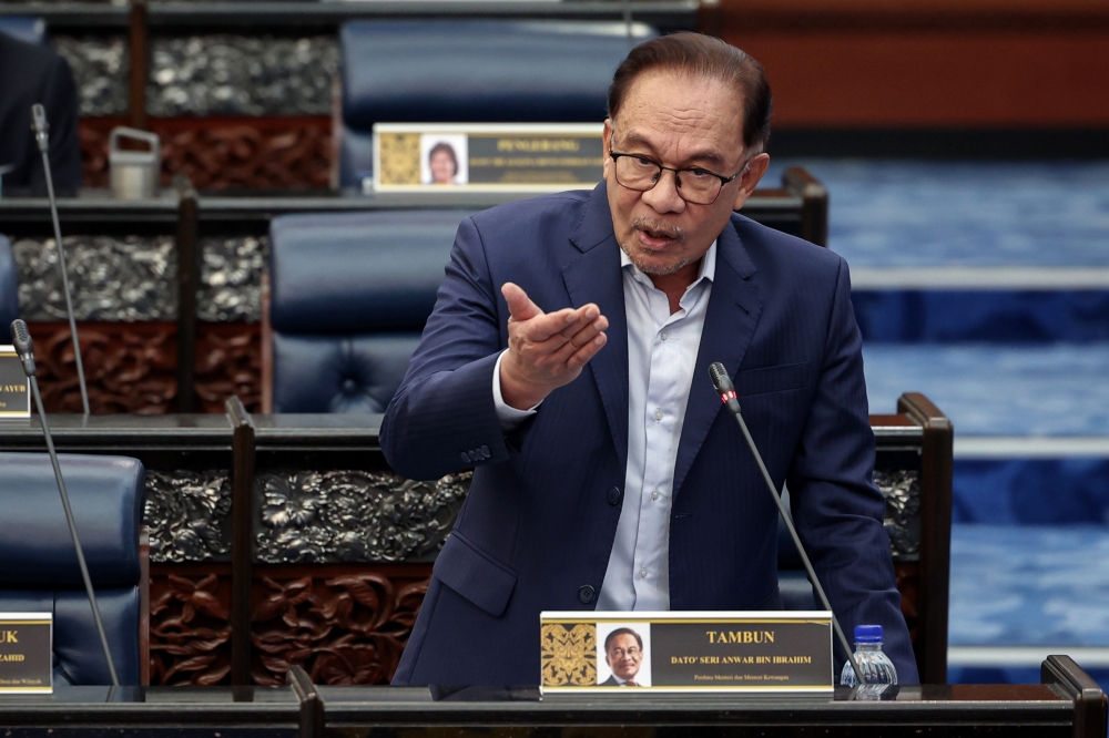 Prime Minister Datuk Seri Anwar Ibrahim told the Dewan Rakyat that the financial implications could be reduced through the transition because it included the involvement of telecommunication companies which was one of the terms set by the government. ― Bernama pic