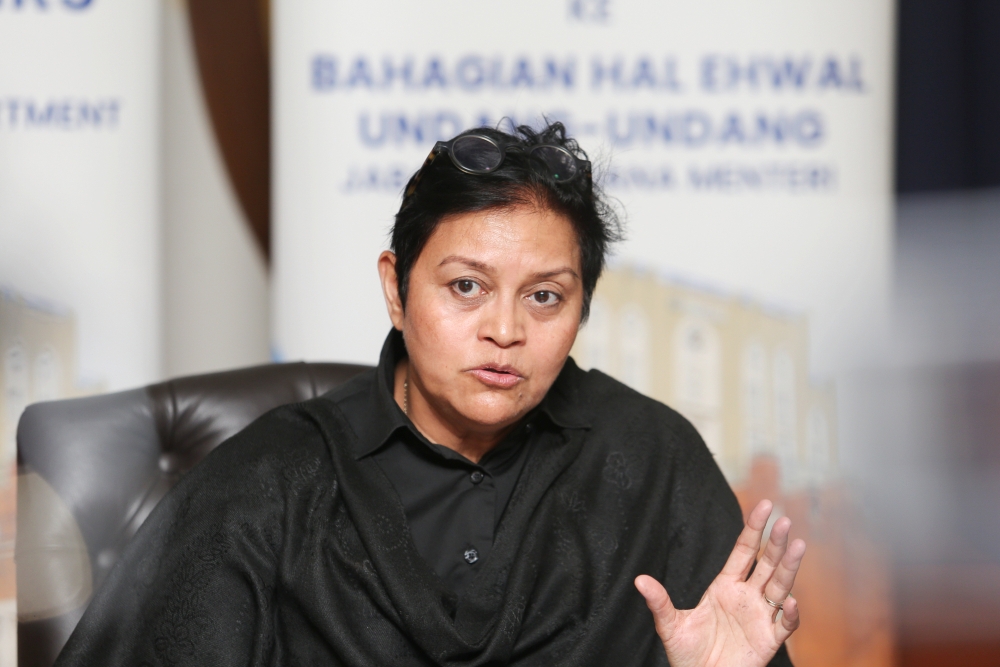 Minister in the Prime Minister’s Department (Law and Institutional Reform) Datuk Seri Azalina Othman Said said the government is working to expedite the extradition of fugitive businessman Low Taek Jho to stand trial in Malaysia. — Picture by Choo Choy May