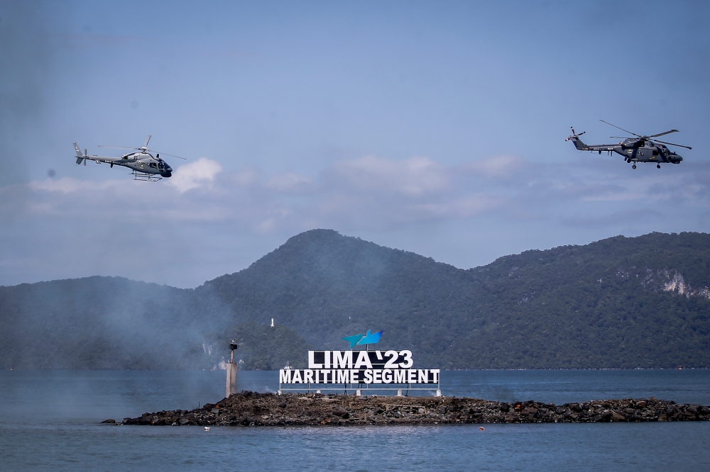 An exciting action was shown to the public during the launching of Maritime Segment with the maritime assets at the opening of the Lima 2023 in Resort World Langkawi May 23, 2023. — Picture by Hari Anggara