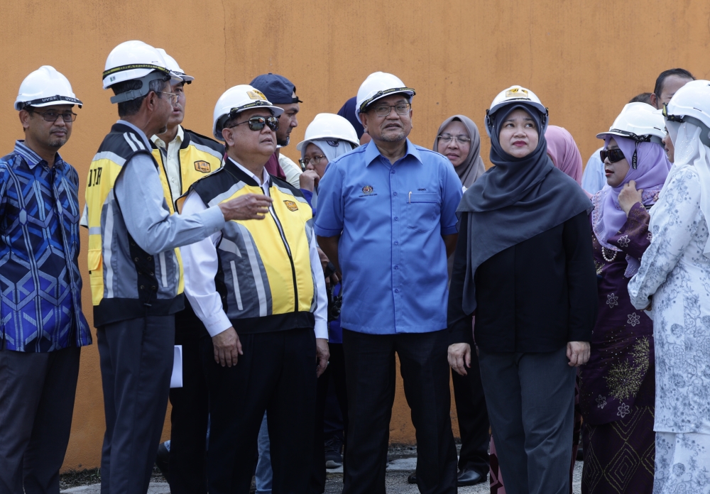 Works Minister Datuk Seri Alexander Nanta Linggi said the government would reconsider such a proposal when the nation's finance and fiscal situation permits. — Bernama pic