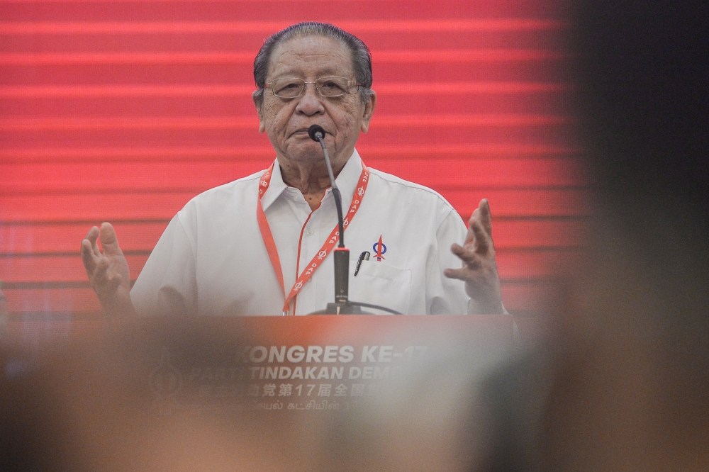 Lim Kit Siang has challenged Datuk Seri Ahmad Faizal Azumu ‘to cite any instance in the 39 months between February 2020 and now where DAP was alleged to be involved in a plot to topple Dr Mahathir as prime minister’. ― Picture by Miera Zulyana