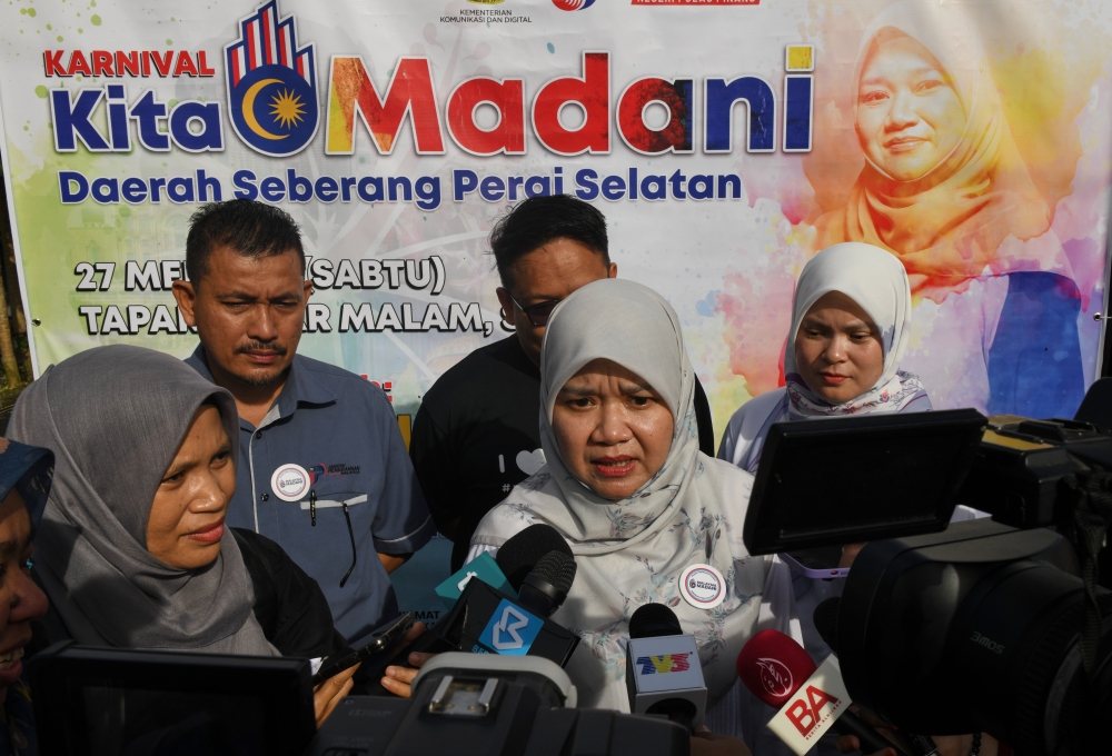 Education Minister Fadhlina Sidek speaks to reporters after officiating the Seberang Perai Selatan (SPS) Kita Madani Carnival in Nibong Tebal May 27, 2023. ― Bernama pic