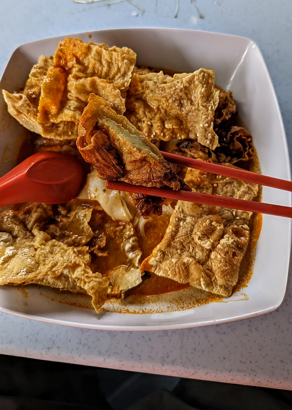 Fried ‘fu chuk’ skin and ‘sui kow’ in curry go together like cookies and milk.