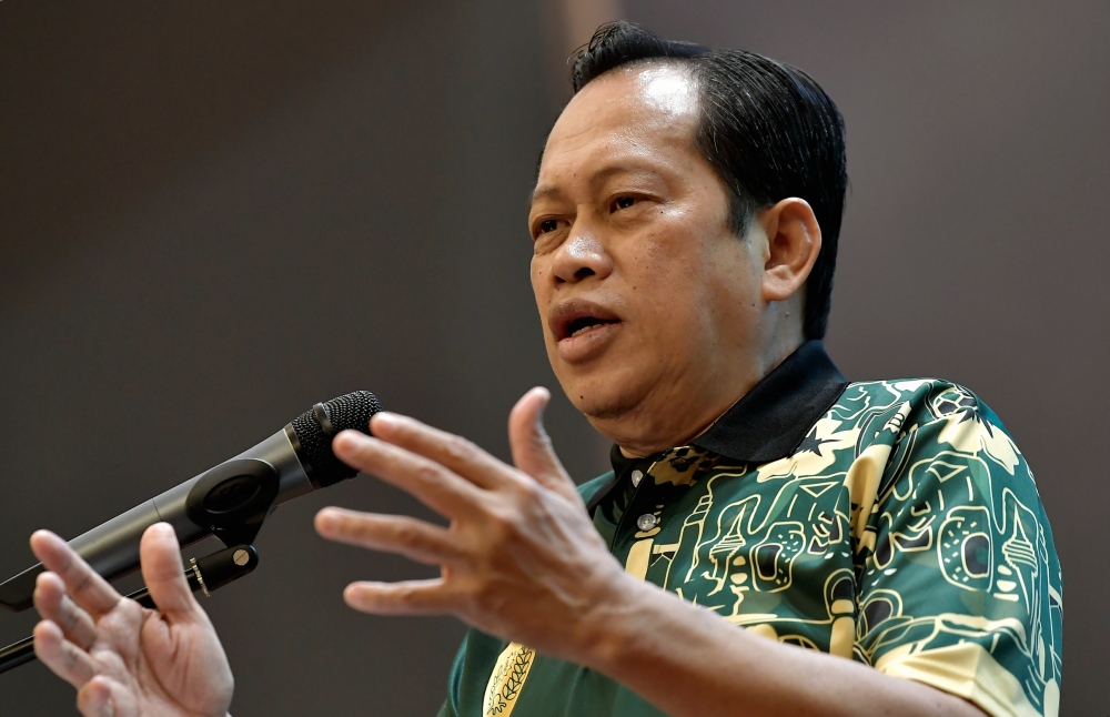 Deputy Finance Minister Datuk Seri Ahmad Maslan officiates the Gerakan Belia 4B Malaysia's 42nd and 43rd annual general assembly at Mahsa University in Kuala Langat May 28, 2023. — Bernama pic