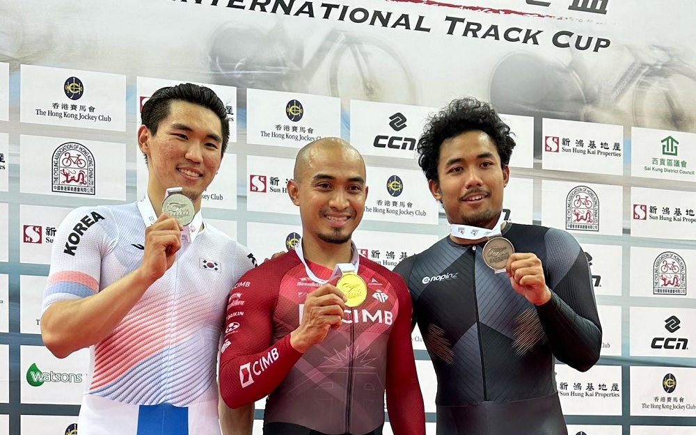 National track cyclist Datuk Mohd Azizulhasni Awang poses with his fourth gold medal after the men’s Sprint event at the 2023 Hong Kong International Track Cup II in Hong Kong May 28, 2023. — Picture via Facebook/Azizulhasni Awang