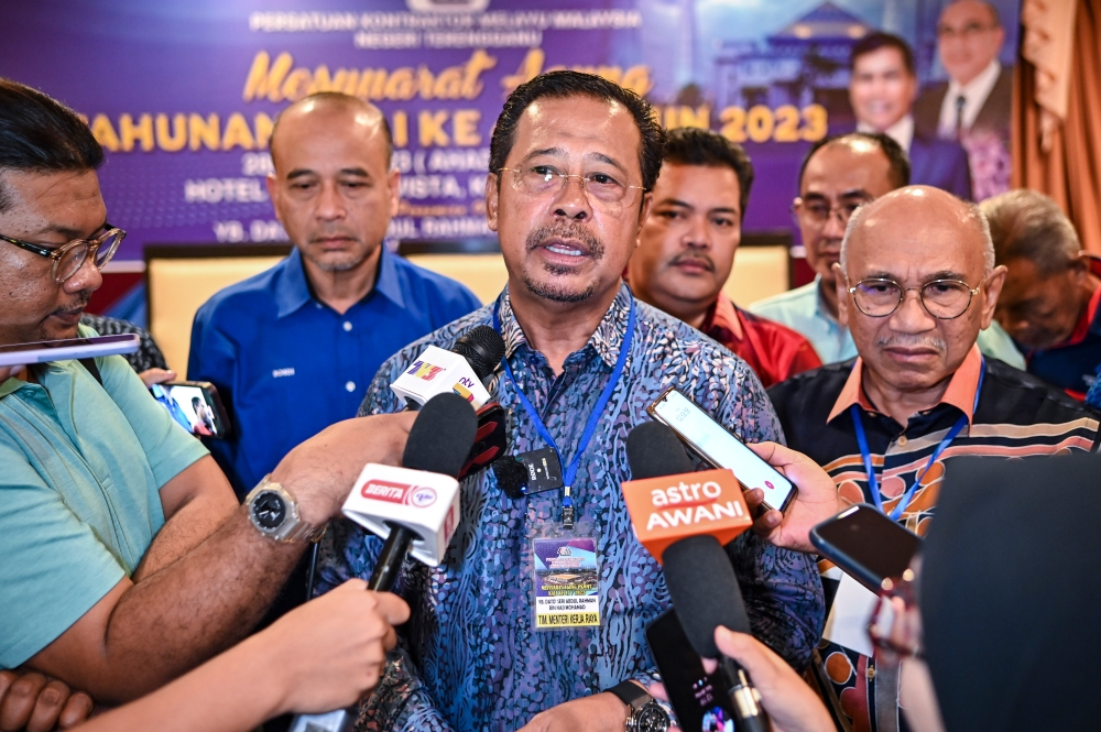 The Public Works Department (JKR) will vet contractors who want to be involved in the construction of health facilities to avoid ‘sick’ projects, said Deputy Works Minister Datuk Seri Abdul Rahman Mohamad. — Bernama pic