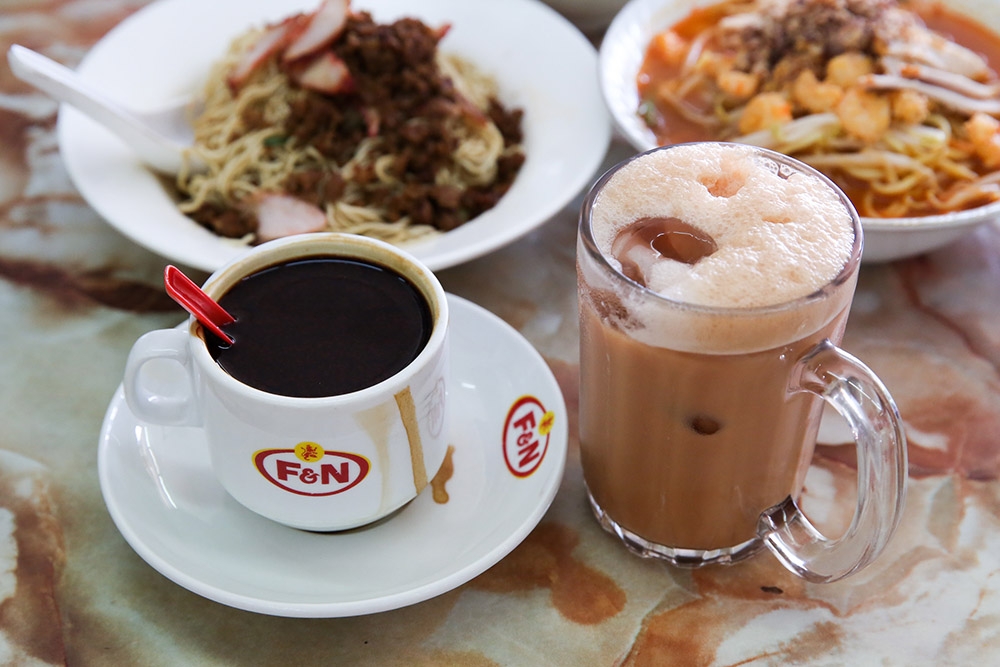 Drinks like local coffee and a frothy milk tea or ‘teh C’ are popular with the patrons here.