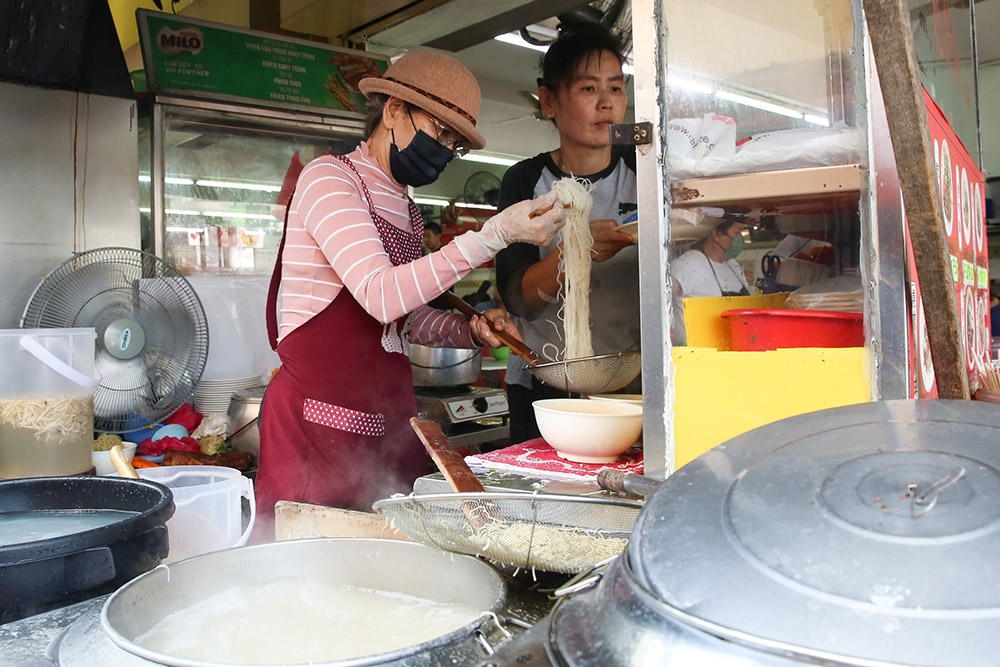 The Sarawak noodles stall run by Sia and his wife is most popular for their ‘kolo mee’ and ‘laksa’.