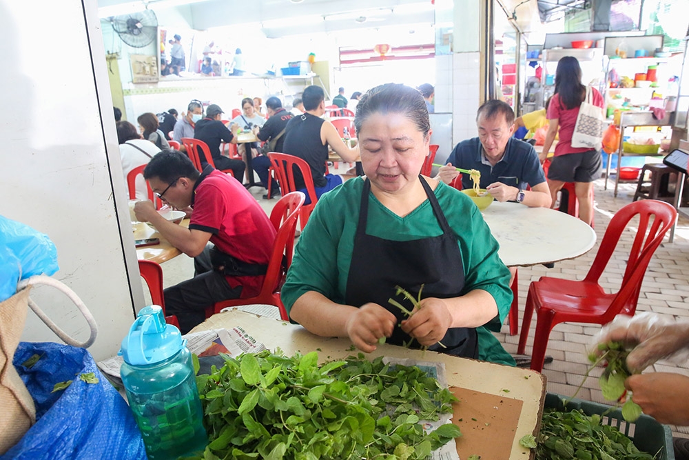 Madam Chai who runs the vegetarian stall is relocating to Taman Mayang with the prawn mee, Sam Kan Cheong and roast pork noodle stall.