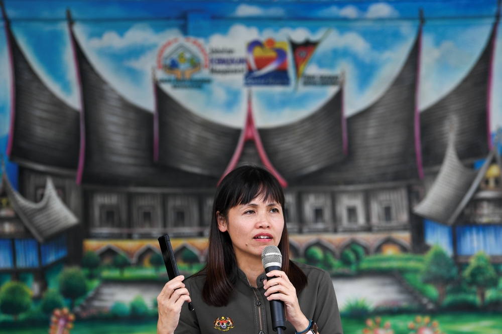 Deputy Communications and Digital Minister Teo Nie Ching said the 5G network in Negeri Sembilan has reached almost 53 per cent coverage of populated areas with 131 communication infrastructures completed by the telecommunications industry. — Bernama pic