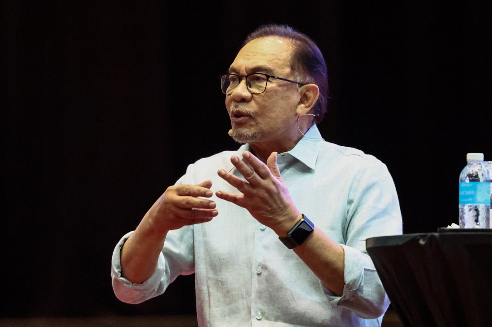 Prime Minister Datuk Seri Anwar Ibrahim today announced an impromptu RM3 million allocation to Universiti Malaysia Sabah. — Bernama pic