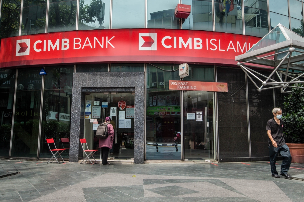 In a note today, Kenanga Investment Bank Bhd (Kenanga) said that CIMB’s 1Q2023 net profit of RM1.65 billion was within expectations. ― Picture by Firdaus Latif