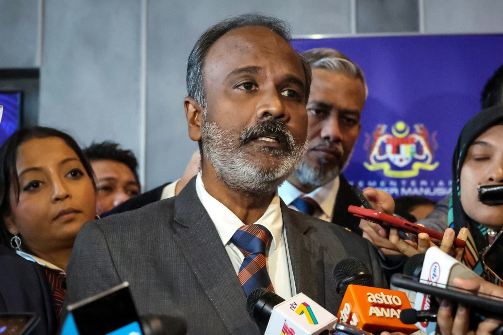 HR Minister V. Sivakumar talks to the media at the opening ceremony of the National Human Capital Conference and Exhibition (NHCCE) 2023, Northern Region, at the SPICE Convention Centre, June 1, 2023. — Bernama pic 