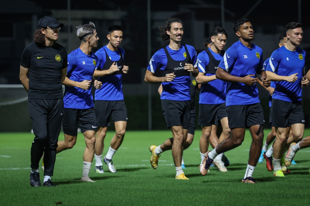Coach Kim Pan Gon (left) watches as the national team trains at Wisma FAM in Petaling Jaya December 23, 2022. — Bernama pic